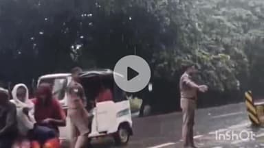 बरेली: आंवला क्षेत्राधिकारी का बरसात में सड़कों पर उतरकर ड्यूटी करते हुए वीडियो हुआ वायरल