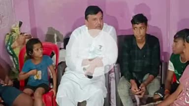 नरवल: सरसौल पहुंचे राज्यसभा सांसद संजय सिंह ने शिक्षा की चौपाल लगाई, प्राइमरी स्कूल के विलय का जमकर किया विरोध