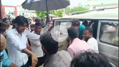 महाराजगंज: पनियरा कस्बे के नहर चौराहे पर स्कूटी अनियंत्रित होने से 2 युवक हुए घायल, मेडिकल कॉलेज गोरखपुर किया गया रेफर