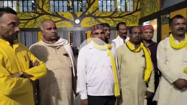 महाराजगंज: कलेक्ट्रेट परिसर में सुहेलदेव भारतीय समाज पार्टी के पदाधिकारियों ने डीएम को सौंपा ज्ञापन