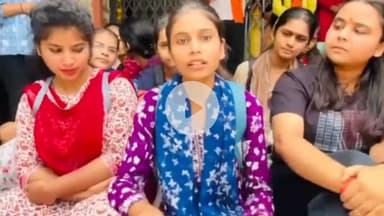 झालरापाटन: प्रसिडेंट और ABVP कार्यकर्ताओं ने गर्ल्स कॉलेज की जर्जर हालत पर विरोध प्रदर्शन किया, उग्र आंदोलन की दी चेतावनी