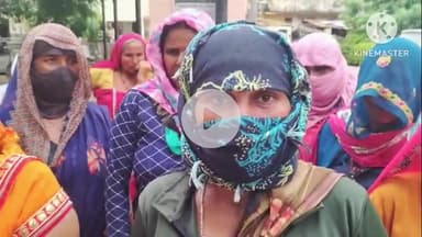 दौसा: मनरेगा में काम करने वाली महिलाएं बड़ी संख्या में पहुंचीं नगर परिषद दौसा, किया विरोध-प्रदर्शन