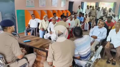 नौगावां सादात: क्षेत्र में फैल रही ड्रोन कैमरे की अफवाह, सीओ ने लोगों के साथ बैठक का आयोजन कर किया जागरूक