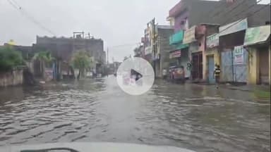 अमरोहा: अमरोहा में पिछले 24 घंटे से लगातार बारिश से जन जीवन अस्तव्यस्त, सड़कों पर पानी भरा