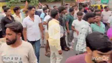 कासगंज: मांस ले जाते व्यक्ति की पिटाई के मामले में बजरंग दल कार्यकर्ताओं पर FIR दर्ज होने पर सोरों कोतवाली में किया गया प्रदर्शन