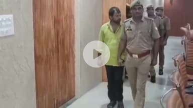 पडरौना: कुशीनगर में CSC सेंटर की आड़ में फर्जी दस्तावेज बनाने वाला गिरोह पकड़ा गया, 5 गिरफ्तार, लैपटॉप व फर्जी आधार बरामद