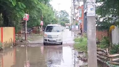 अमेठी: अमेठी में 36 घंटे से मूसलाधार बारिश का कहर, उपजिलाधिकारी को आवास में पानी भर जाने के कारण करना पड़ा शिफ्ट