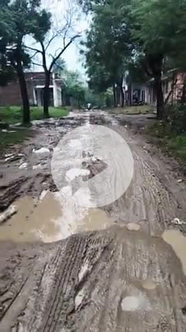 ग्राम पंचायत बम्होरी कलां ब्लॉक पलेरा मोहल्ला pathaghat की सड़क की हालत बहुत ही खराब है जिस पर वाहन फंस जाते हैं
