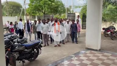 प्रभात पट्टन: चांदोरा जलाशय बनने के बाद चांदोरा क्रमांक 2 को विस्थापित करने का ग्रामीणों ने किया विरोध, तहसील में धरना प्रदर्शन