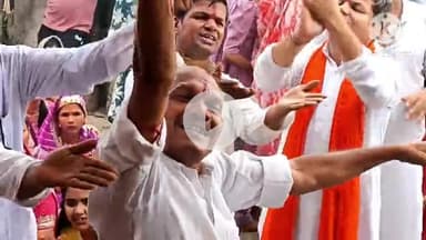 दौसा: सावन के अंतिम सोमवार को देवगिरी पर्वत पर पहुंचे हजारों श्रद्धालु, दिन भर लगी लंबी लाइने, हुआ महा आरती का विशेष आयोजन