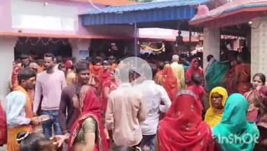 आलमनगर: आलमनगर के सर्वेश्वर नाथ महादेव मंदिर में हजारों श्रद्धालुओं ने 108 फीट कांवड़ के साथ किया जलाभिषेक