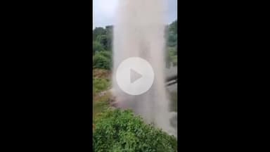 भोकरदन: सिपोरा माहोरा गावाजवळ सिल्लोड शहराला खडकपूर्णा धरणातून पाणीपुरवठा करणारी पाईपलाईन फुटली, लाखो लिटर पाणी वाया