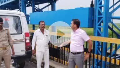 सहजनवा: एसडीएम ने चोरमा रेगुलेटर का किया निरीक्षण, बाढ़ की तैयारियों को लेकर की समीक्षा