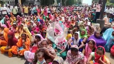 अक्कलकुवा: अक्कलकुवा तहसील कार्यालयात कामगार कार्यालयातर्फे कामगार कार्ड वाटप न झाल्याने नागरिकांकडून रास्ता रोको आंदोलन