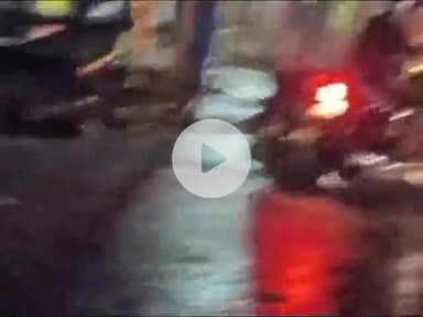 उतरौला: उतरौला अंतर्गत महदेईया में दो साडों के बीच जमकर हुआ युद्ध, एक-दूसरे को हराने के सोड में लोगों को हुआ नुकसान