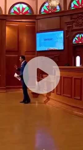 सुनिए स्मृति ईरानी जी को लोगों को आदत नहीं है जब कोई महिला कहे "मैं अपने दम पर कर सकती हूँ।"