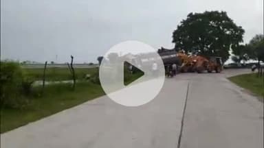 पीपलदा: इटावा गेता मार्ग पर ट्रक अनियंत्रित होकर ड्रेन में घुसा, बड़ा हादसा टला, पुलिस मौके पर पहुंची