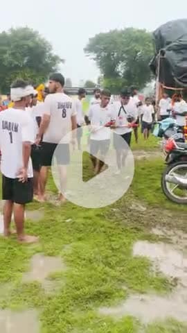 dinashpur ke Rambagh mein 
 Shiv bhakton ka umari bheed