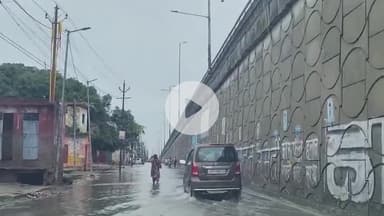 अमरोहा: भारी बारिश के कारण जोया में नेशनल हाईवे-9 के सर्विस रोड पर भरा गंदा पानी, लोग परेशान