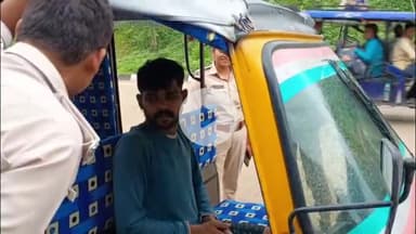 बक्सर: टेंपो की छत पर तहखाना बनाकर की जा रही थी शराब तस्करी, वीर कुंवर सिंह चेकपोस्ट पर उत्पाद पुलिस ने पकड़ा