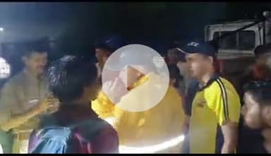 ऋषिकेश: नीलकंठ से आ रहे 24 बच्चे देर रात मूसलाधार बारिश के बीच घने राजाजी के जंगल में पुलिस और वन विभाग ने मशक्कत के बाद ढूंढा