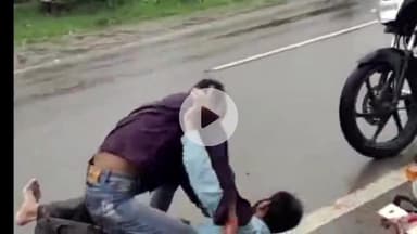 बल्दीराय: बहुरावा बाजार के पास देसी शराब की दुकान के सामने नशे में धुत युवकों ने की मारपीट, वीडियो हुआ वायरल