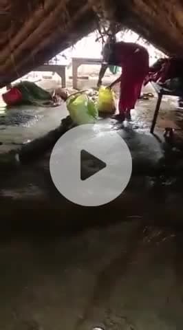 बल्दीराय: सोनबरसा में बारिश से ढहा कच्चा मकान, गरीब परिवार खुले आसमान के नीचे रहने को मजबूर