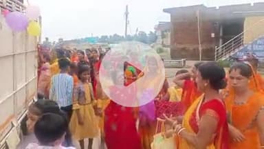 सरमेरा: सरमेरा के बलवा भीठा वार्ड 6 से शिव भक्त जलाभिषेक के लिए कुसेढी पंचबदन स्थान पर गाजे-बाजे के साथ पहुंचे