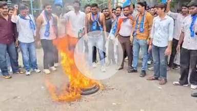 लाडपुरा: वाणिज्य महाविद्यालय में NSUI के छात्रों ने जर्जर भवन को लेकर अर्धनग्न होकर व टायर जलाकर किया प्रदर्शन, दिया ज्ञापन