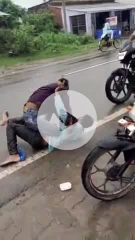 बल्दीराय: बहुरावां बाजार में नशे में धुत युवकों ने मचाया उत्पात, देसी शराब दुकान के सामने हुई मारपीट और हंगामा; वीडियो वायरल