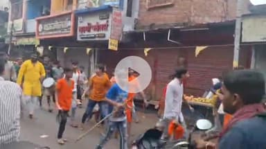 बहराइच: सिद्धनाथ मंदिर में सावन के चौथे और अंतिम सोमवार पर भगवान शिव का जलाभिषेक करने के लिए जुटी भक्तों की भारी भीड़