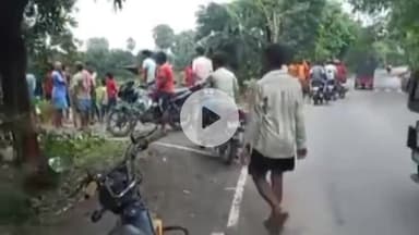 कहलगांव: संथाली मोड़ के पास गिट्टी से लदा ट्रक पलटा, खलासी जख्मी; बाल-बाल बचा ड्राइवर