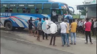 मऊगंज: मऊगंज बायपास पर गैलेक्सी होटल के समीप बस व बोलेरो के बीच हुई टक्कर, बड़ा हादसा टला