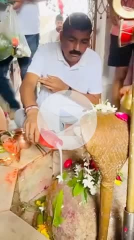 आज श्रावण मास के चतुर्थ सोमवार की आप सभी को हार्दिक शुभकामनाएं 
भगवान शिव की कृपा आप पर सदैव बनी रहे। आपके जीवन में सुख, समृद्धि और शुभ स्वास्थ्य का वास हो।
#ॐनमःशिवाय