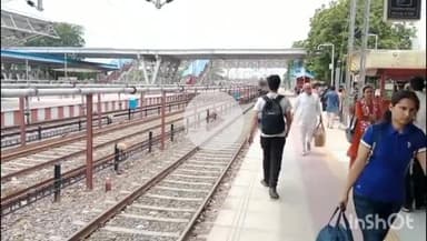 चूरू: डीआरएम गौरव गोविल ने रेलवे स्टेशन चूरू का किया निरीक्षण