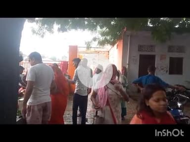 उतरौला: आज उतरौला में चौथे और आखिरी सोमवार को शिवालयों में रही भारी भीड़, टिमटिमाती बारिश में भी भक्तों ने किया दर्शन