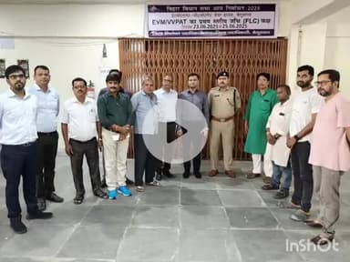 बेगूसराय: बाजार समिति स्थित ईवीएम वेयर हाउस का डीएम ने किया निरीक्षण, दिए कई निर्देश