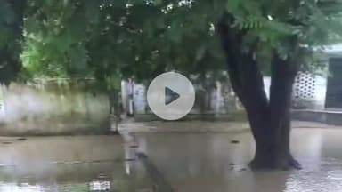 कादीपुर: बिनवन प्राथमिक विद्यालय में जल भराव हुआ, बच्चों को हो रही परेशानियाँ