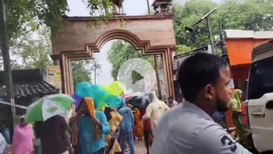 पडरौना: पवित्र सावन के अंतिम सोमवार पर कुबेरनाथ मंदिर में भक्तों की लगी भीड़, शिवभक्तों ने किया जलाभिषेक