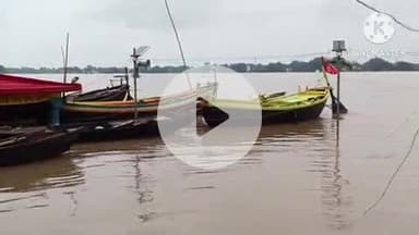बक्सर: बक्सर में खतरे के निशान से 27 सेमी. ऊपर पहुंचा गंगा का जलस्तर, कई गांवों का संपर्क टूटा; आपातकालीन नंबर जारी