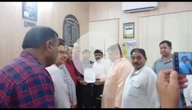 ऋषिकेश: बाईपास पर परिवहन व्यवसायियों ने ARTO को फिटनेस चालू करने के संबंध में ज्ञापन सौंपा, फिटनेस बंद होने का किया विरोध