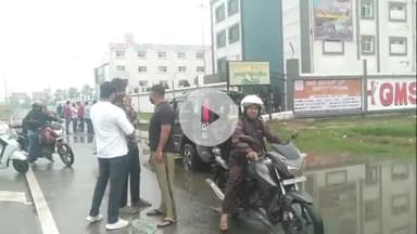 अमरोहा: रजबपुर में हाईवे पर नीलकंठ होटल के सामने डिवाइडर से टकराई कार, बाइक में भी लगी टक्कर, 2 लोग हुए घायल