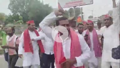 कोल: सीएम योगी का विरोध करने जा रहे सपाइयों को पुलिस ने गाँधी पार्क पर रोका, खींचतान के बावजूद सपाइयों ने सीएम का फूंका पुतला