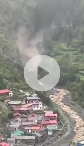 प्रकृति के आगे सब बेकार, गंगोत्री मार्ग पर "मुखवा घराली" का बताया जा रहा है।
In front of nature, all useless, "Mukhwa Gharali" is being told on the Gangotri road.