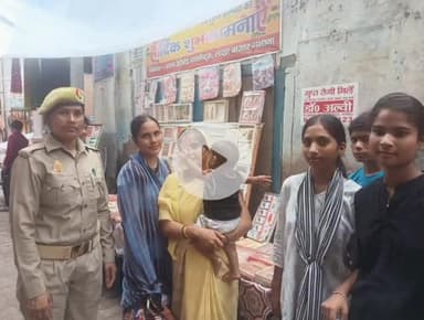 गभाना: गभाना क्षेत्र में पुलिस ने शक्ति दीदी अभियान के तहत जन चौपाल लगाकर महिलाओं व बालिकाओं को किया जागरूक
