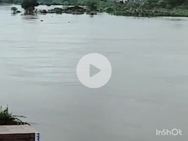 गोरखपुर: नेपाल और ऊपरी जगहों पर हो रही बारिश के कारण राप्ती नदी का जलस्तर 1.3 मीटर बढ़ा, जिला आपदा विशेषज्ञ अधिकारी ने दी जानकारी