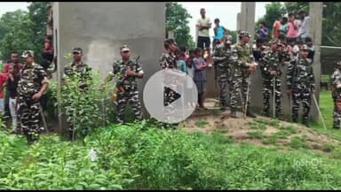 फरेंदा: खरहरवा गांव में सरकारी जमीन पर संचालित अवैध मदरसा को प्रशासन ने बुलडोजर से गिराकर खाली कराया