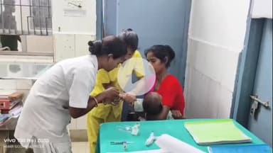 लोहरदगा: सेन्हा अलौदी गांव में 11 महीने की बच्ची का हाथ उबलते पानी से झुलसा, अस्पताल में भर्ती