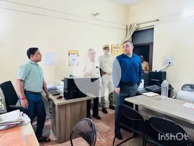 कासगंज: जिलाधिकारी ने तहसील कासगंज का किया औचक निरीक्षण, कई कर्मचारी अनुपस्थित मिले