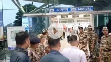 कांके: मल्लिकार्जुन खड़गे और राहुल गांधी रांची एयरपोर्ट पहुंचे, सड़क मार्ग से नेमरा के लिए रवाना